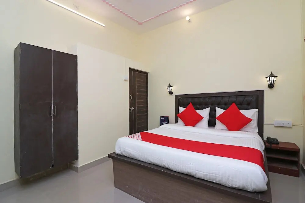Sandhya Guest House by OYO Rooms