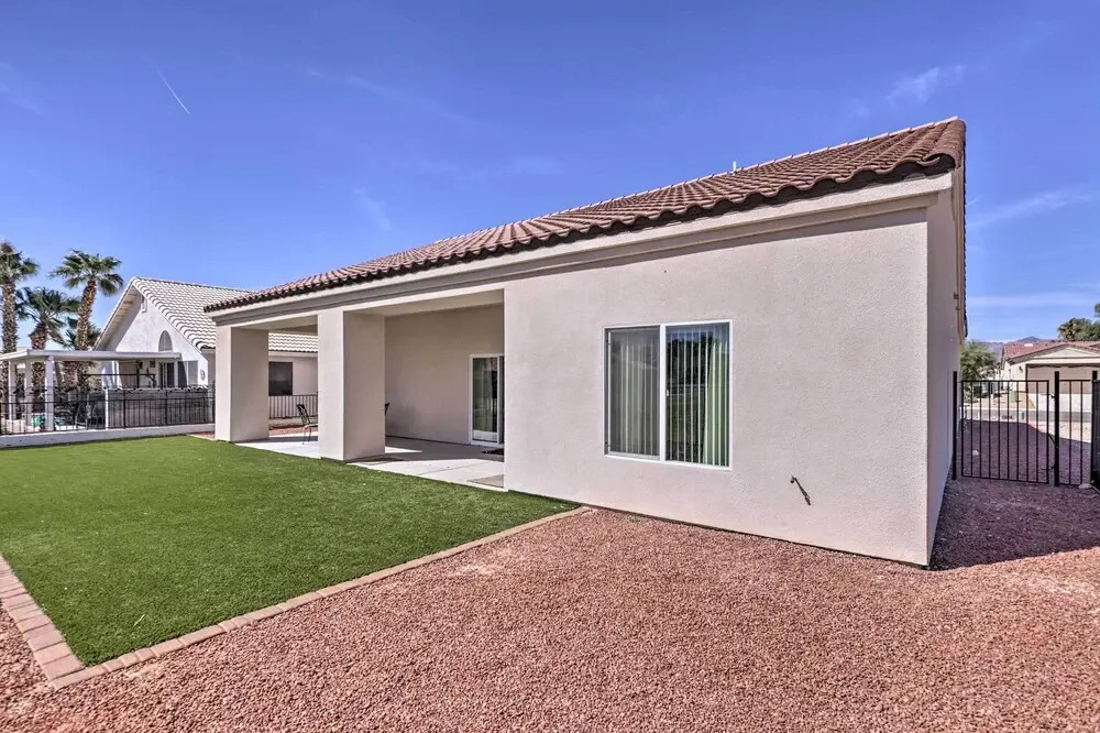 Bright Home w/ Yard, 4 Mi to Colorado River!
