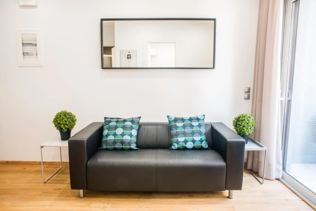 A22 Irresistible modern flat with balcony@centre