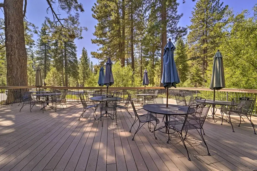 Steps to Lake: Scenic Carnelian Bay Retreat