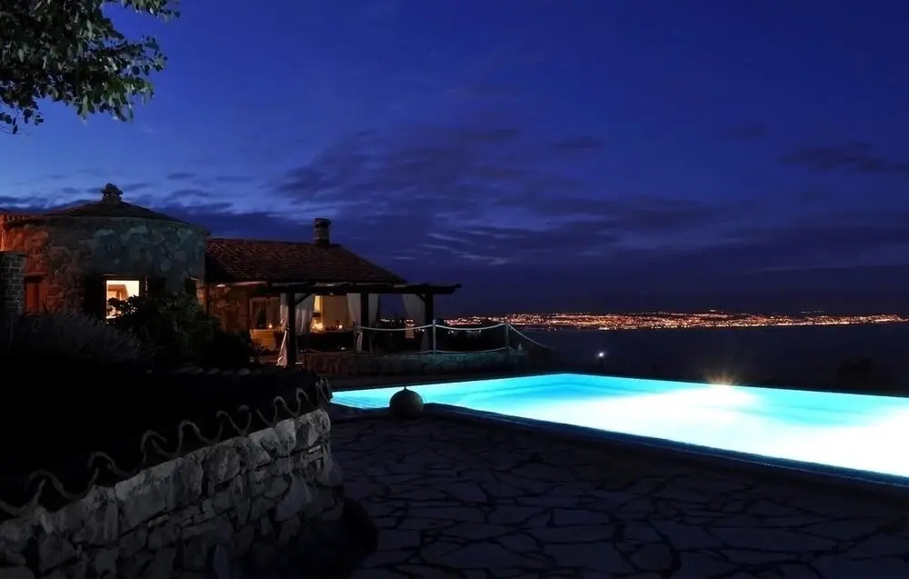 Nice Home in Brsec With Wifi, Private Swimming Pool and 4 Bedrooms
