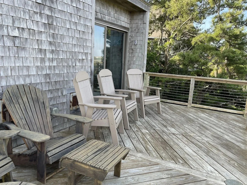Will's Hideaway 3 Bedroom Cottage by RedAwning