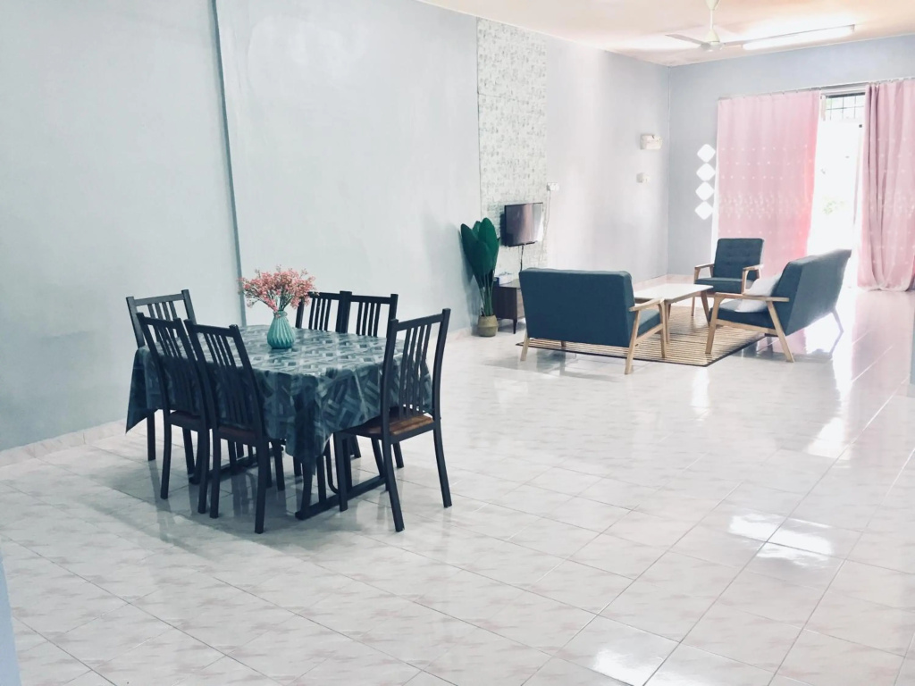 Deena Homestay