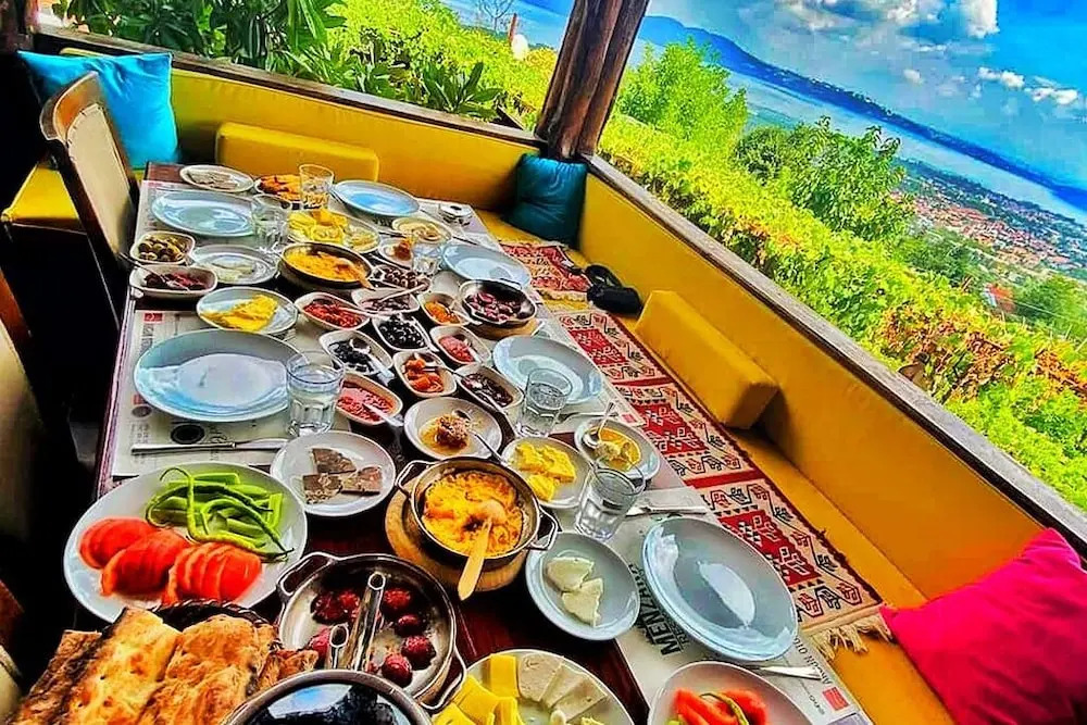 Menzara Hotel & Restaurant