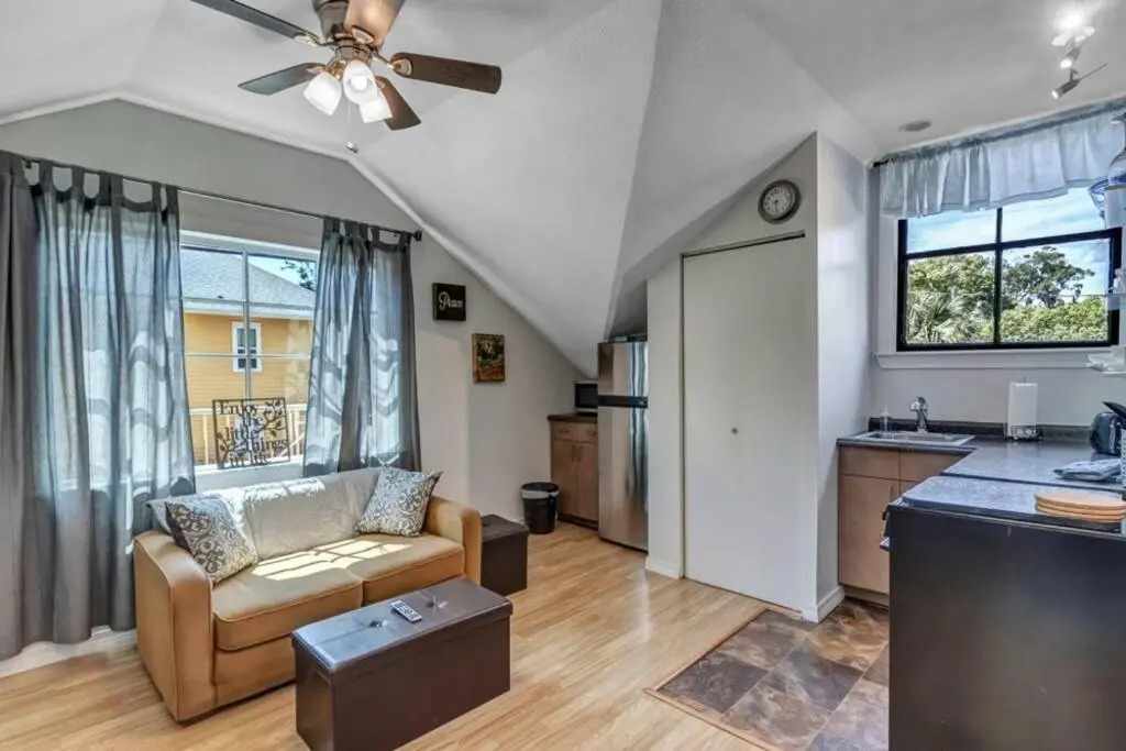 Comfy studio - stylish yet budget friendly!
