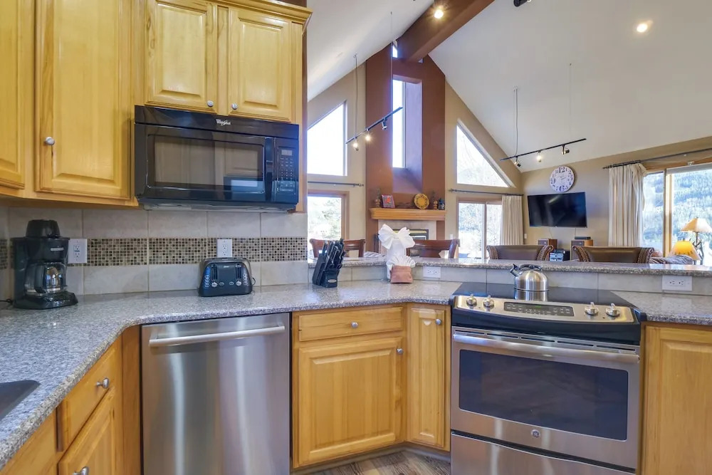 1 Mi to Keystone Lifts: Hot Tub Haven w/ Mtn Views