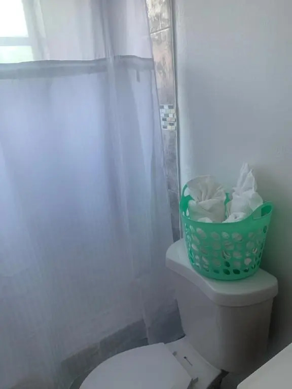 Lovely 2-bedroom 1-bath rental in Oakland Park FL