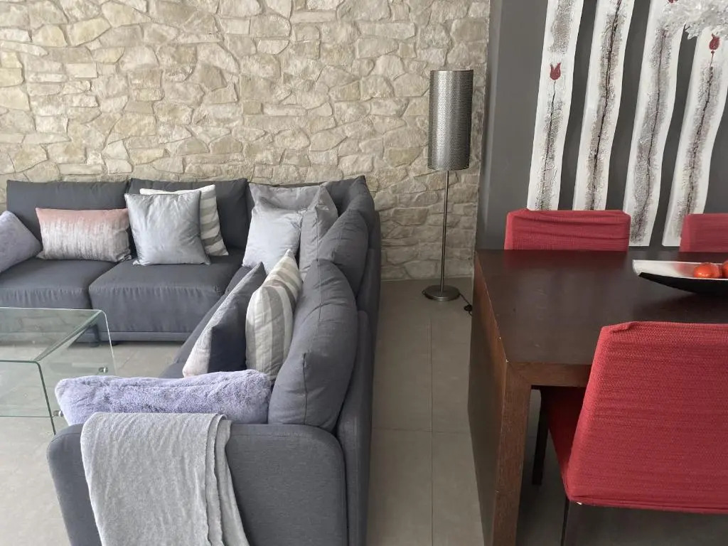 Chic Stylish Apartment with 2 Beds And Roof Terrac