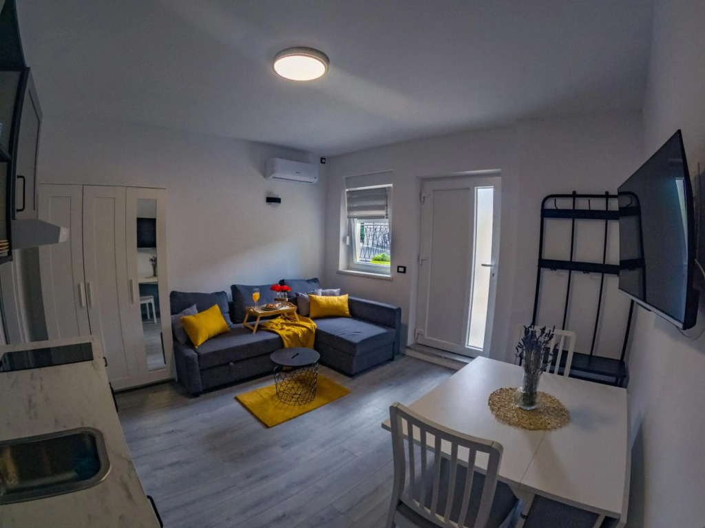 Deluxe Apartment and Studio "Nona Fa"