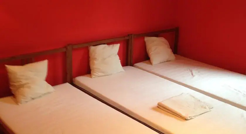 Károly Hostel