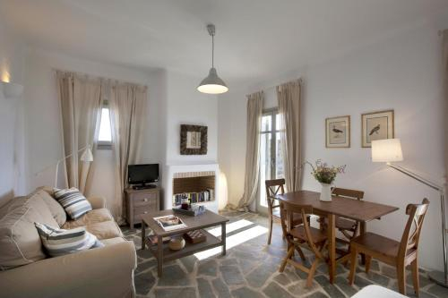 Kallisti Myrtia · Idyllic Holiday Villa - Views, Garden, nr Beach