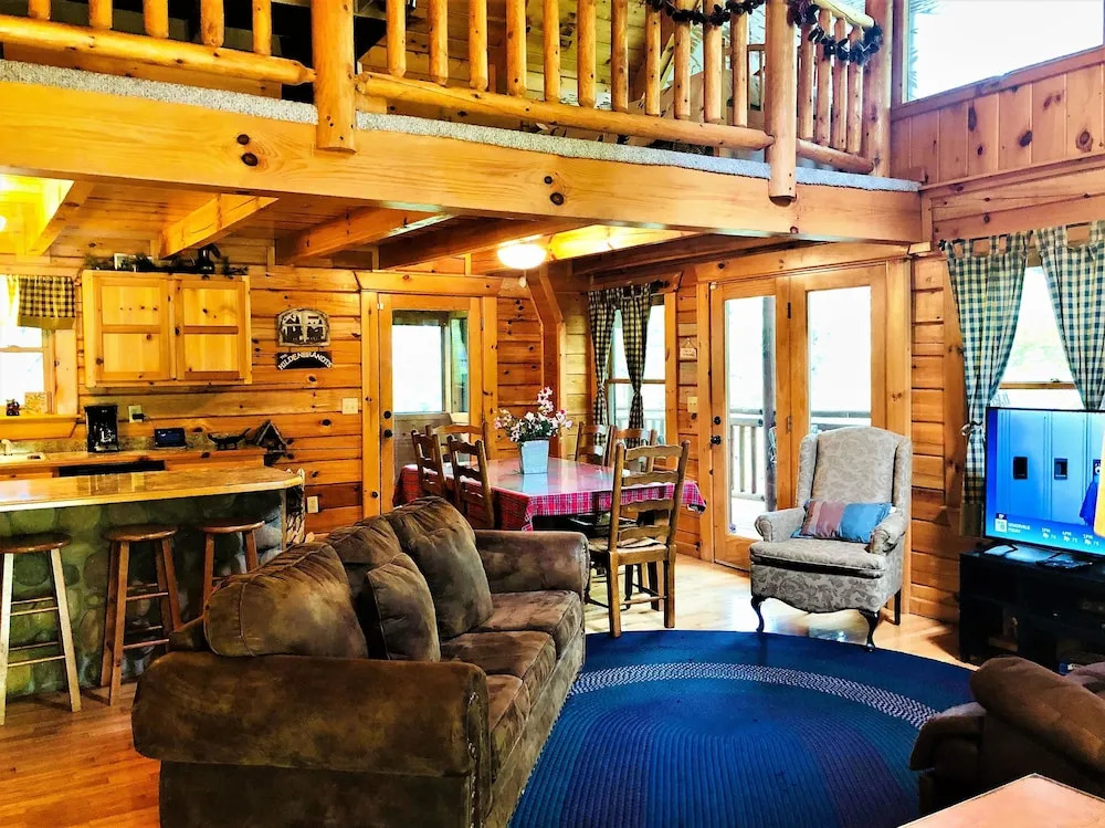 Bear Pleasures 2 Bedrooms 2 Bathrooms Cabin