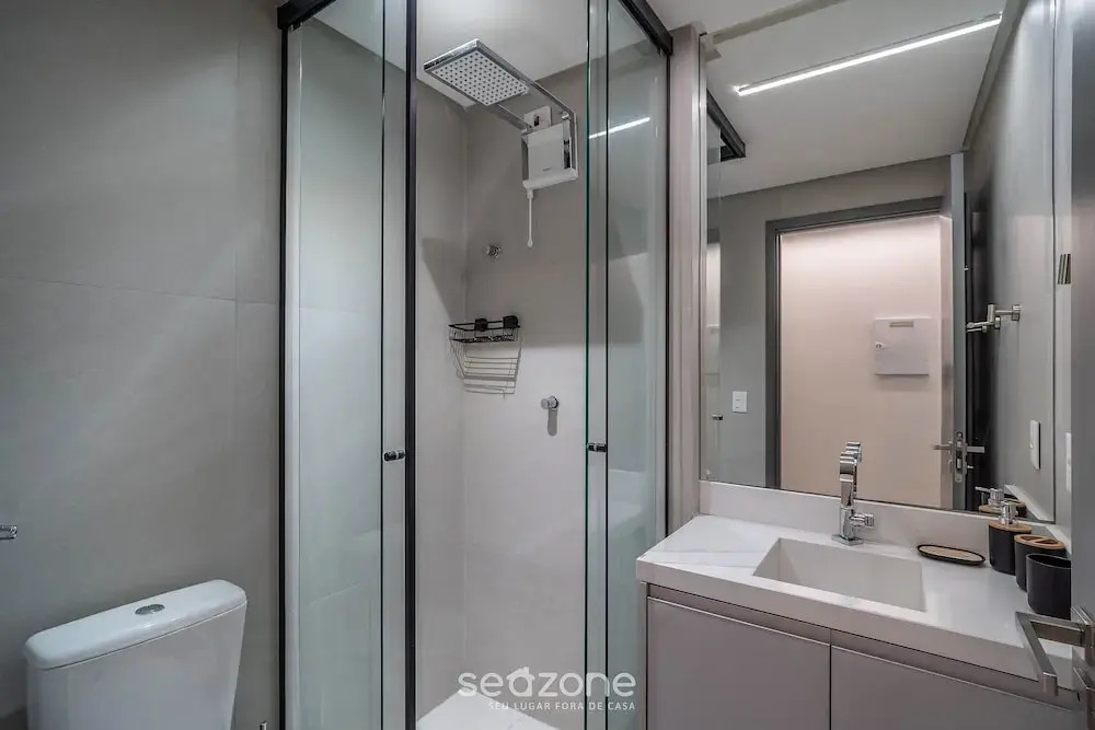 Oceanfront Studio in Building w/ Pool Bre0116