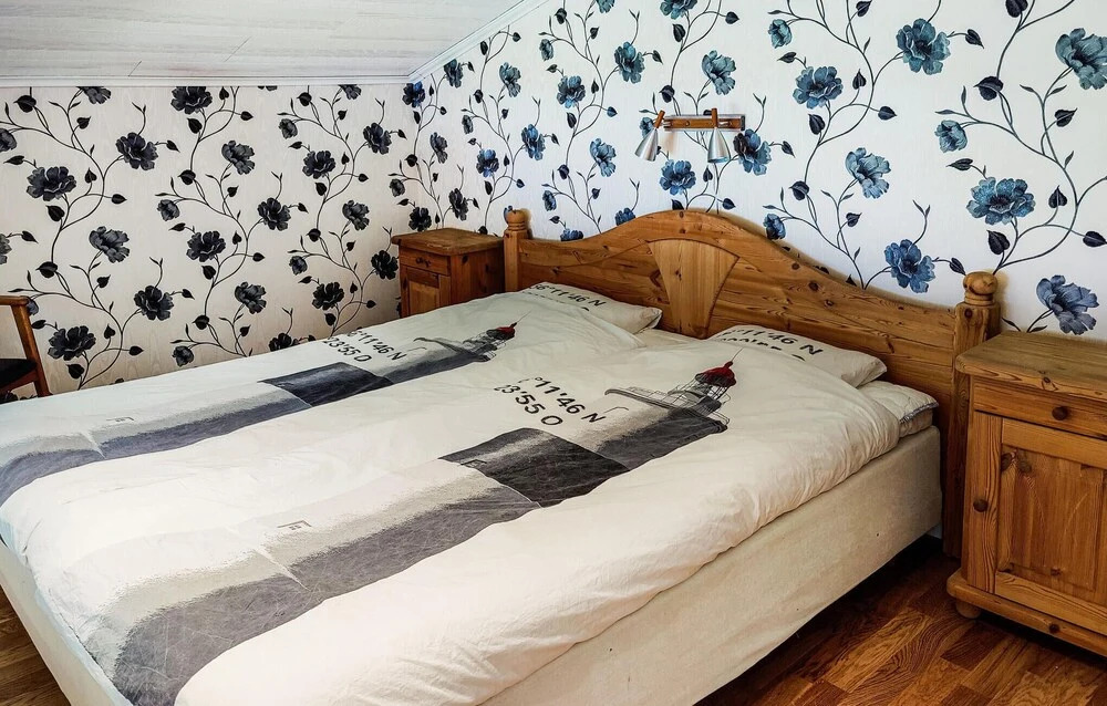 Stunning Home in Vänersborg With 3 Bedrooms and Wifi