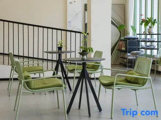 Meet the River View Resort Hotel (Xishuangbanna Jinghong Lancang River Binjiang Avenue)