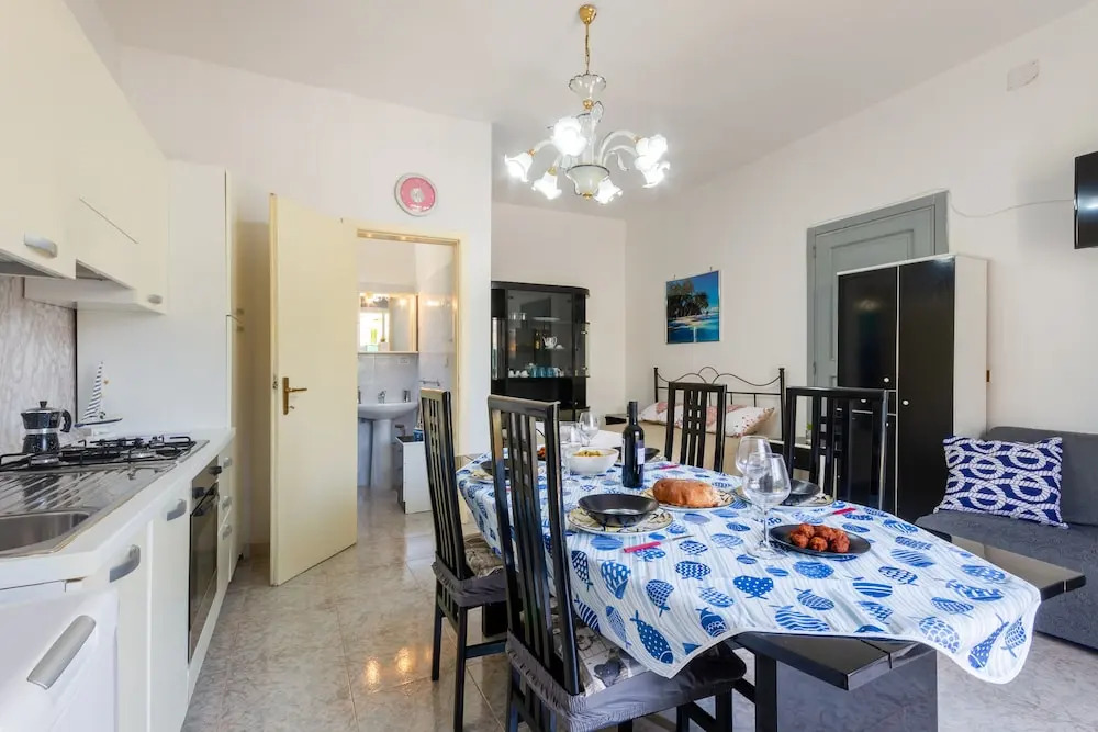 Air-conditioned Studio 300 Meters From the Sea With Wi-fi, Garden and Bike