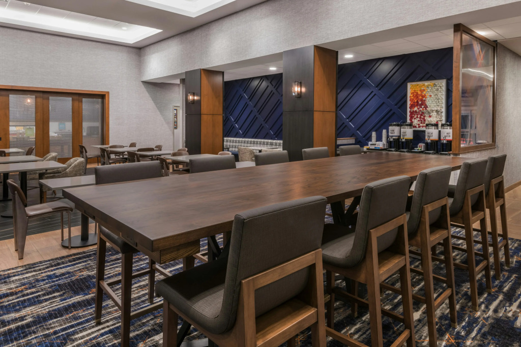 Hampton Inn & Suites Fort Wayne Downtown