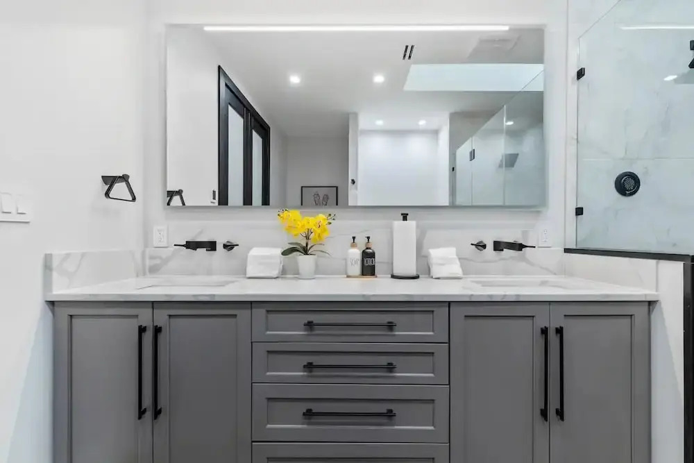 Luxury Clarendon 4-BR Homestay - McVeigh