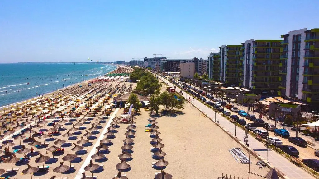 Amazing seafront 2BR Apartment - SPA n Pools Resort