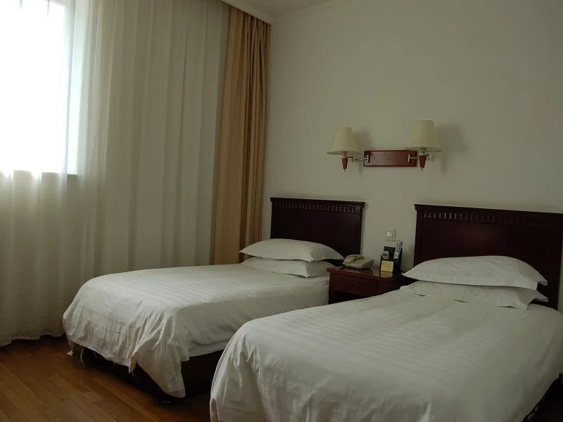 Shanghai Lakeside Holiday Inn Hotel