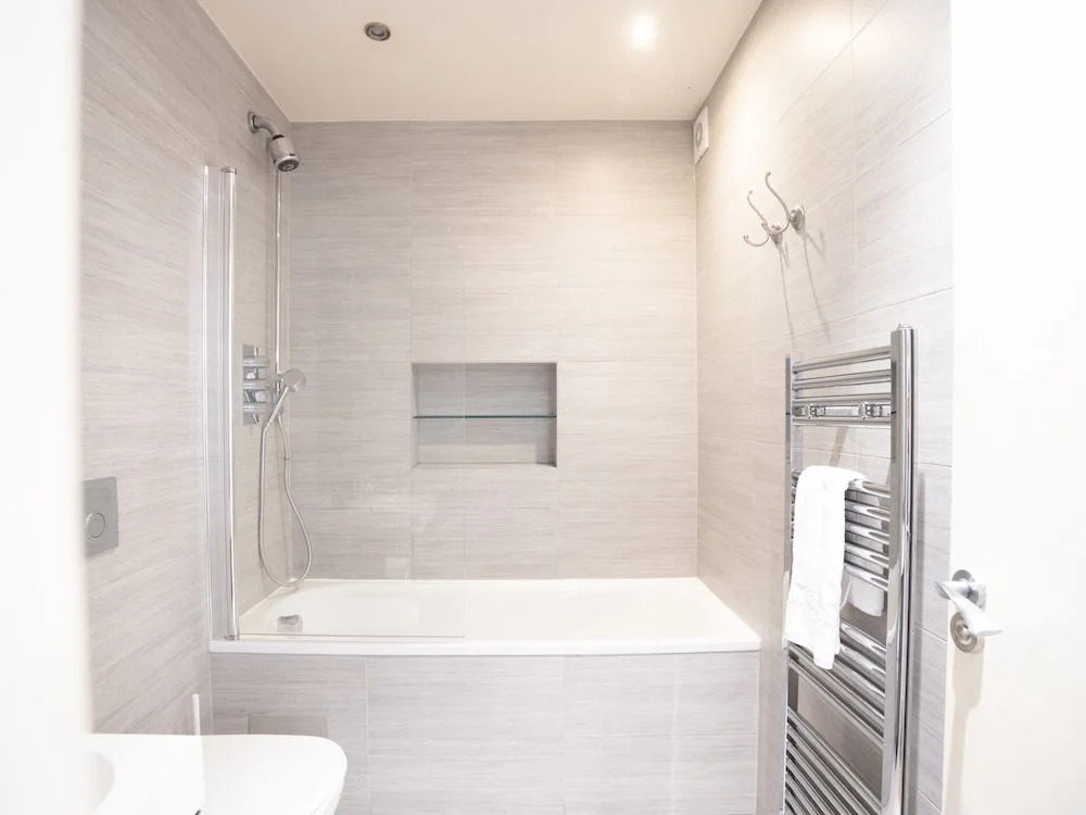 City View Three-bed Premier Apartment London
