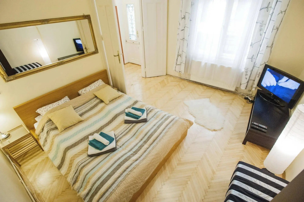 Piano POP Apartments