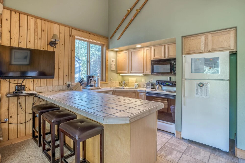 Ski House 208