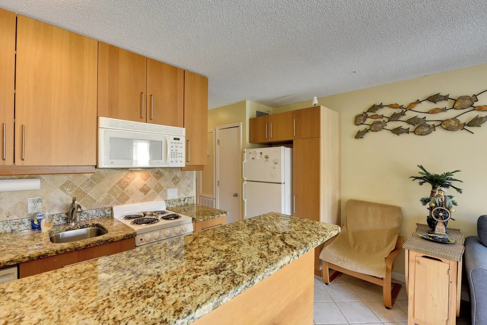 Community Pool & Bikes: Hilton Head Family Condo