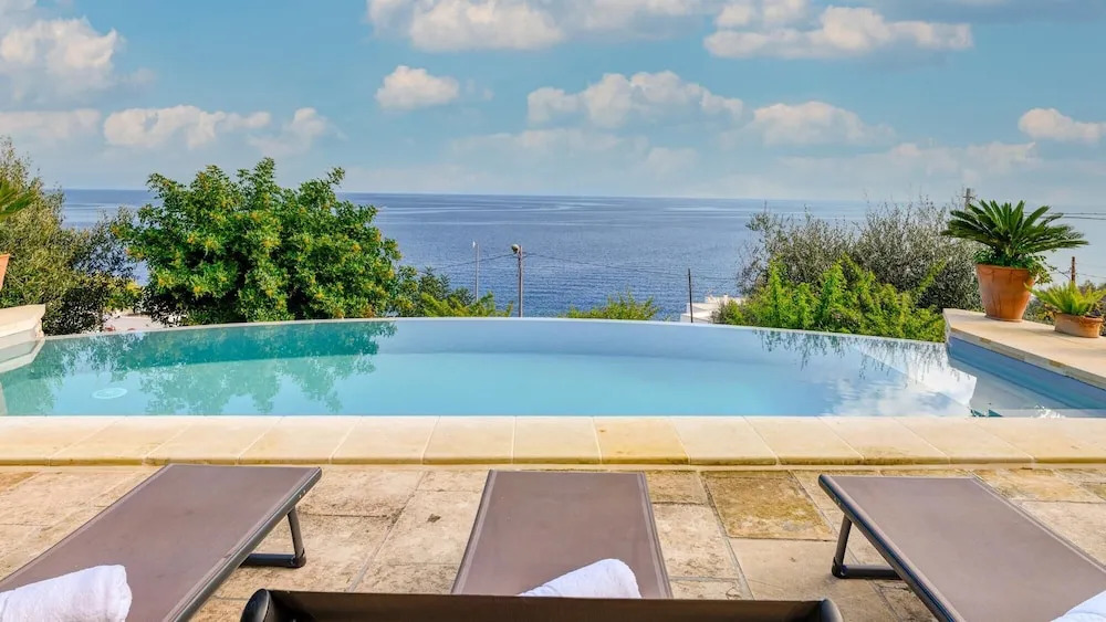 VILLA SOLELUNA 7&1, Emma Villas