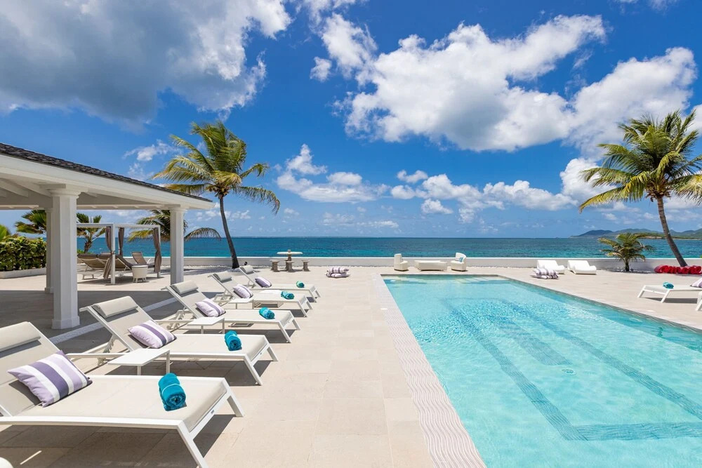 La Perla Estate - 7 BR Luxury Beachfront Villa with utmost privacy