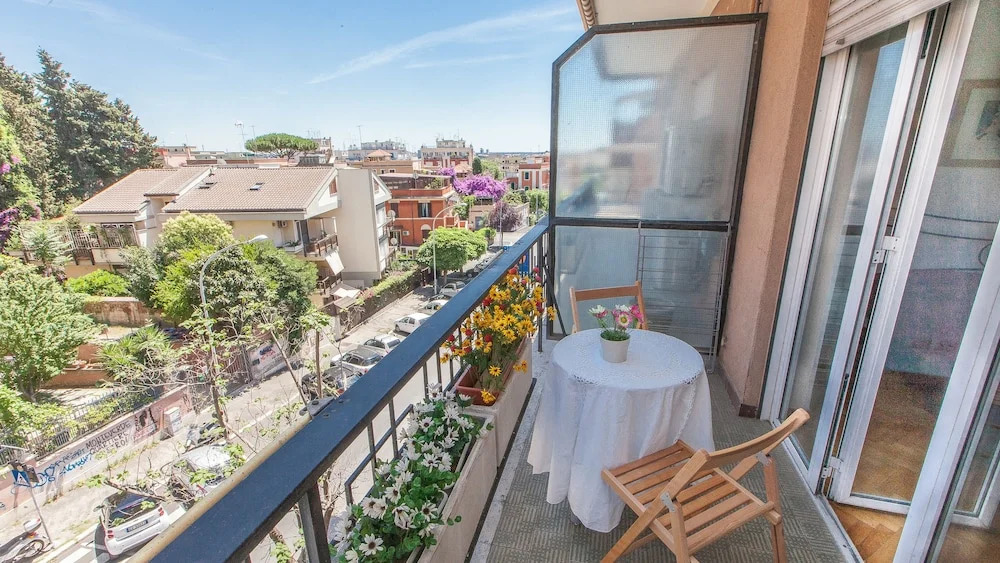 Guinizzelli Apartment
