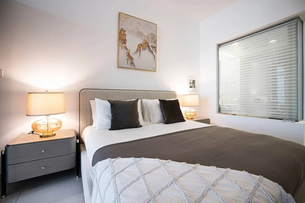 Palm Views East - Lovely View - Luxury Furnished