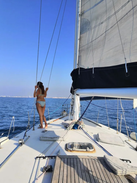 Boat, Sleep & Tours EHoa
