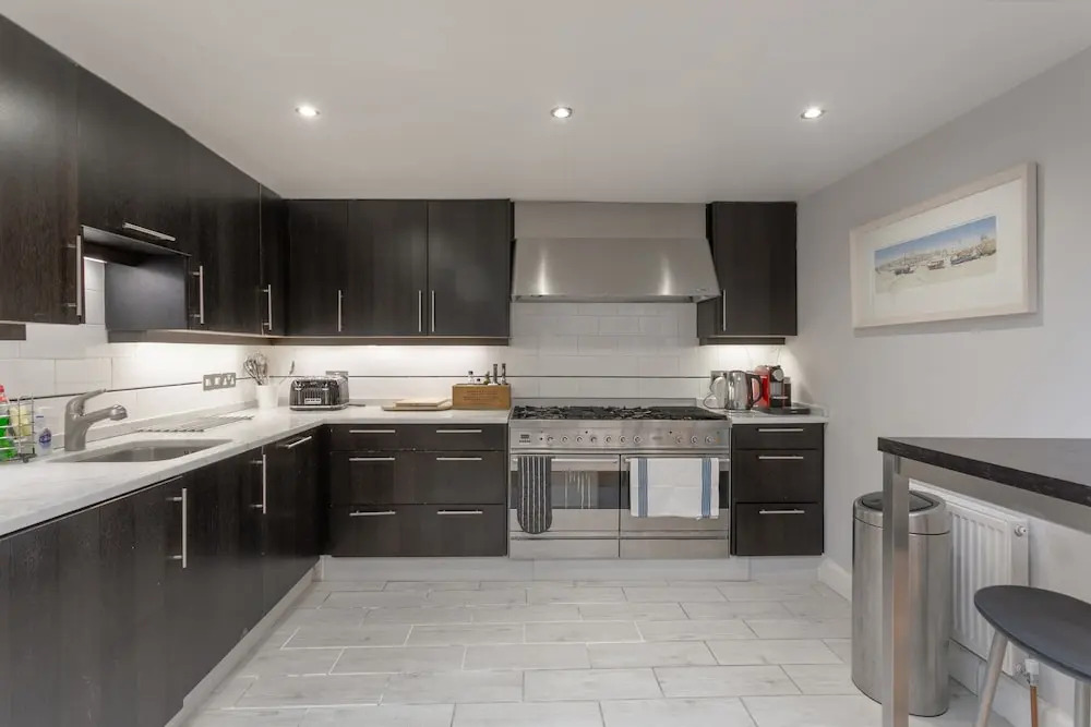 Stunning 2 Bedroom 2 Storey House in Battersea