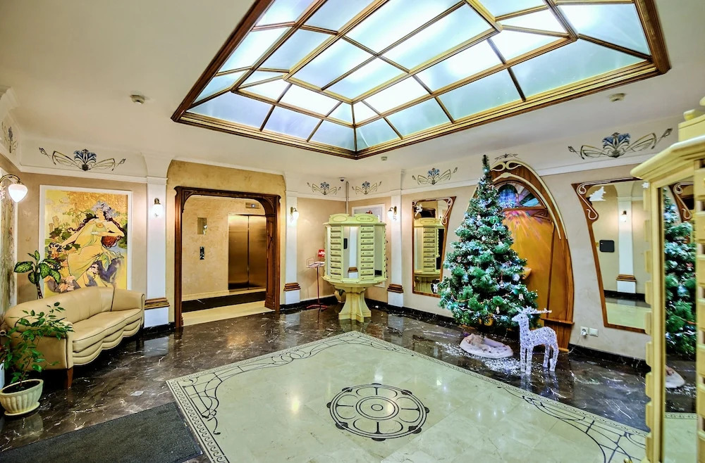 Apartments B. Sampsonievsky 4-6