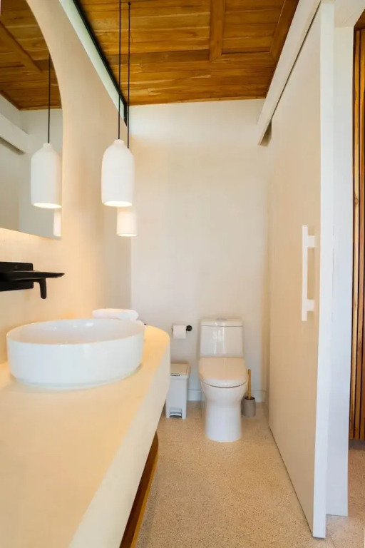 Chic 1BR Escape Breathtaking Balcony Views