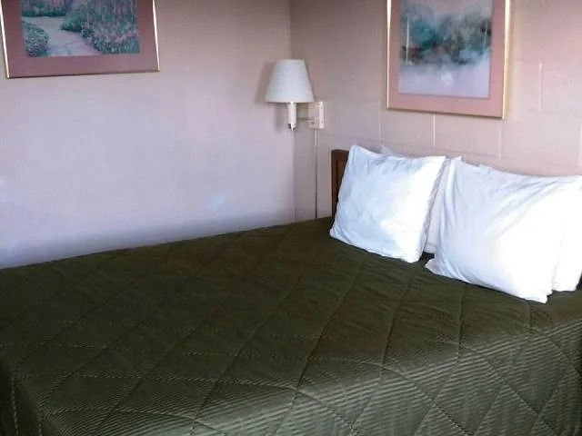 Red Carpet Inn Dix