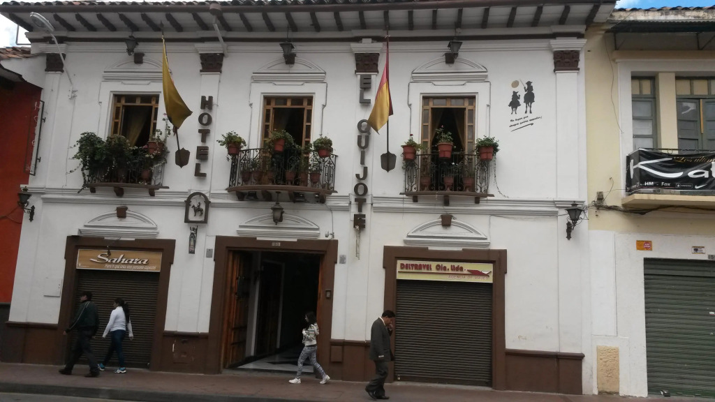 Hotel & Suites El Quijote