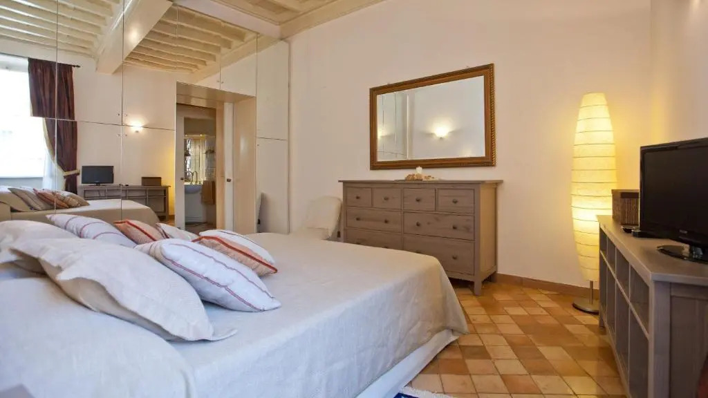 Rental in Rome Trevi Fouintain View Apartment