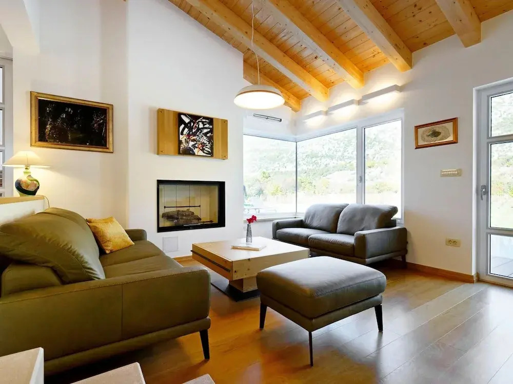 Villa in Zupa With Infinity Pool & Biokovo Views