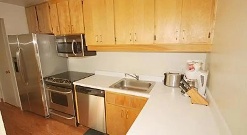 RedAwning Ala Wai Apartment