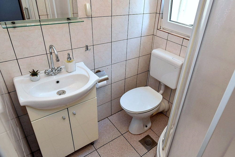 Apartments Mandre near sea