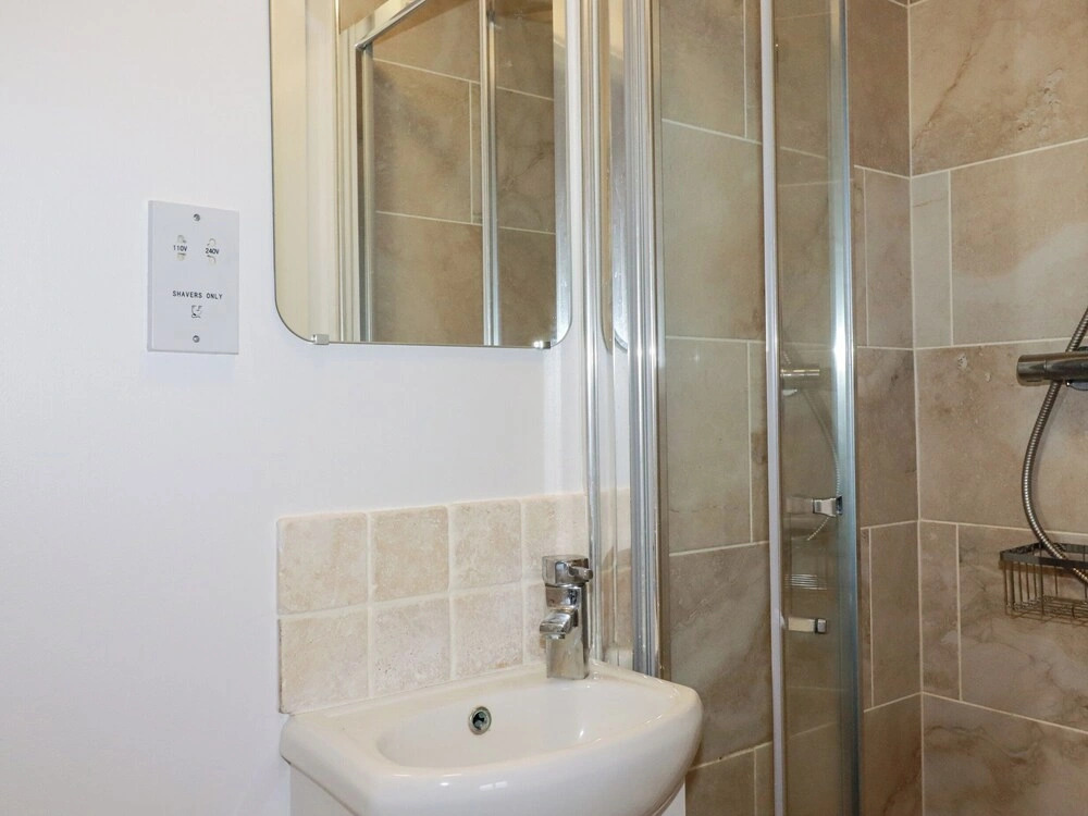 Apartment 6