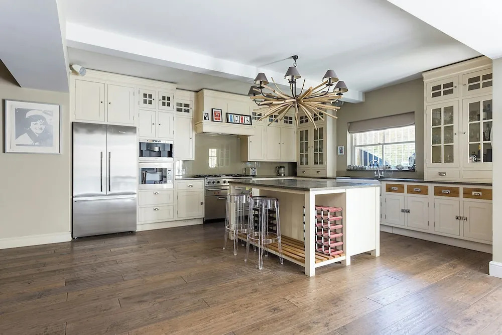 Holland Park Avenue VII by Onefinestay