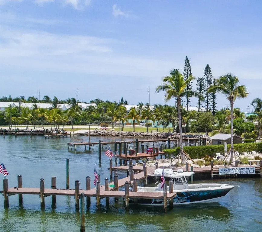 7 Waterfront 4bed 3bath Pool Home