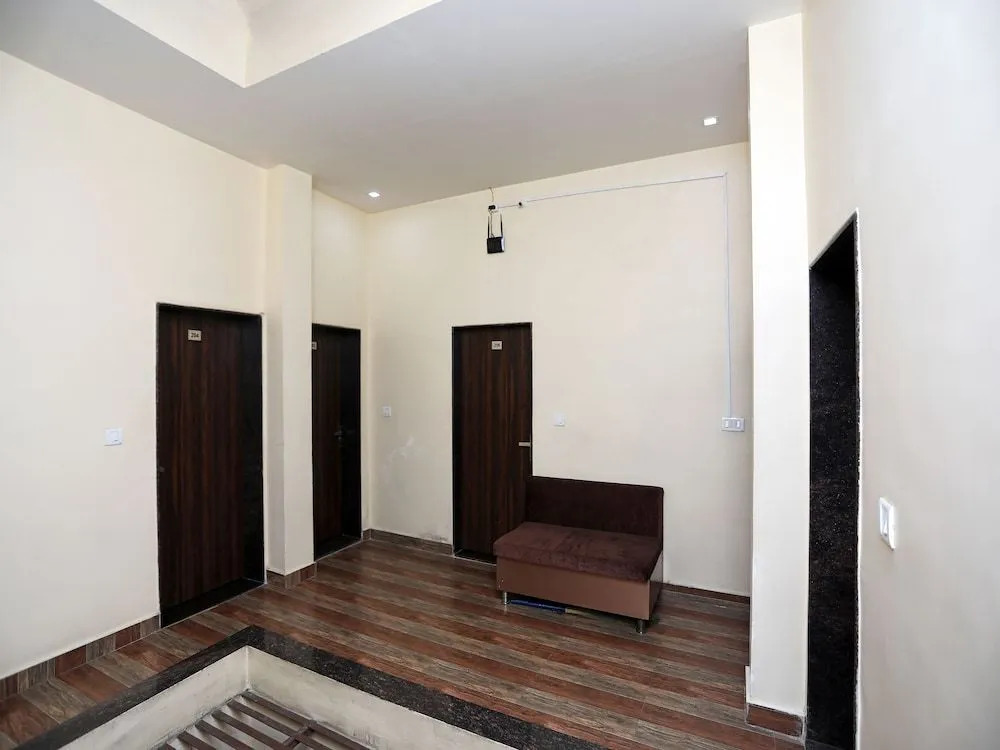 OYO 26612 Phoenix Inn