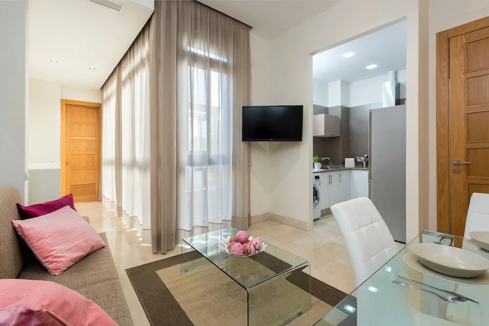 Modern & Quiet 1 Bb Apart one Step Away From Campana Square. Sierpes