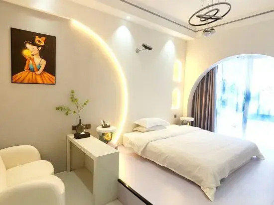 Xinxiang Yilan Hotel (Baolong Plaza)