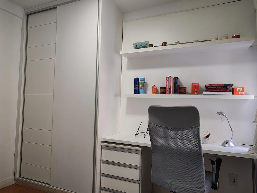 Hostel for One: quarto e banheiro privativos