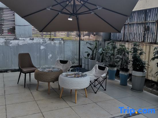 Mishe Light Enjoy Hotel (Yichang Zhongnan Xingfa Square Three Gorges Vocational College)